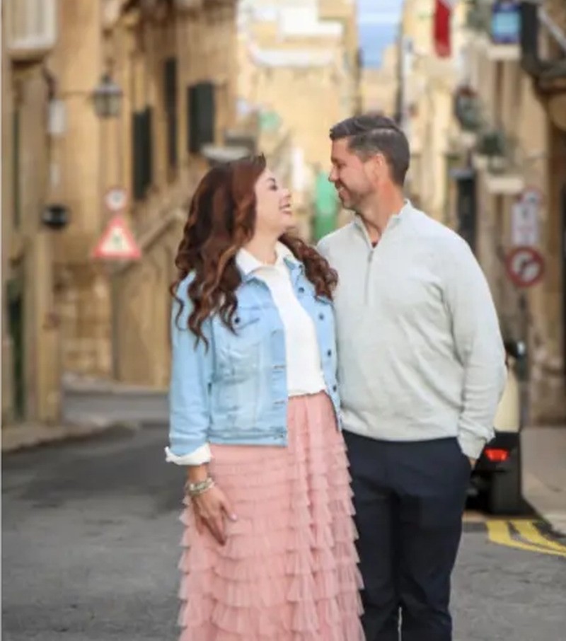 Jonnie and Matt Byres together on a European street